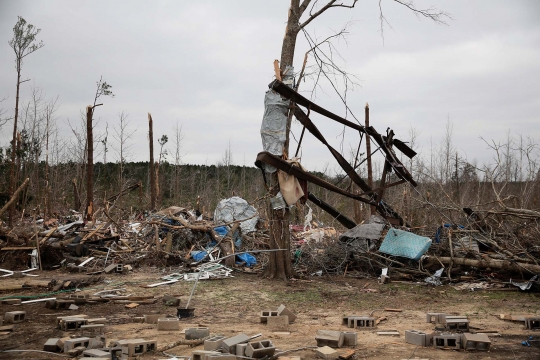 Terjangan Tornado Tewaskan 23 Orang di Alabama