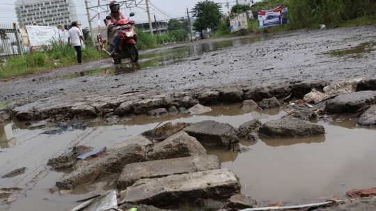 Kondisi Jalan Rusak di Depok yang Tak Kunjung Diperbaiki