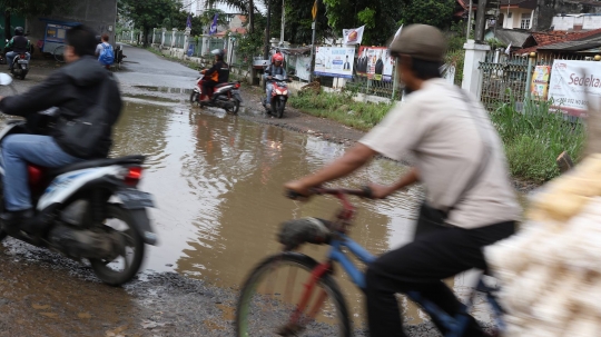 Kondisi Jalan Rusak di Depok yang Tak Kunjung Diperbaiki