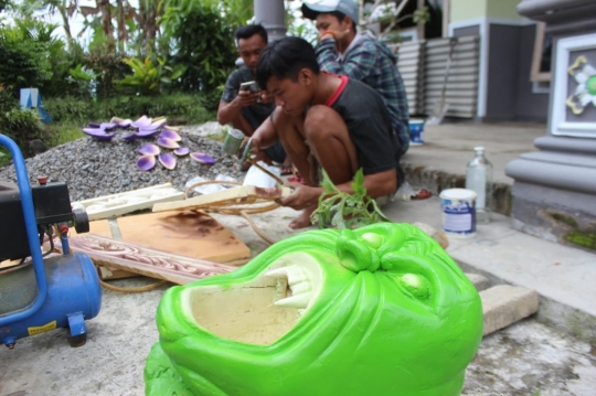 Melihat Pembuatan Ogoh-ogoh untuk Perayaan Nyepi di Malang