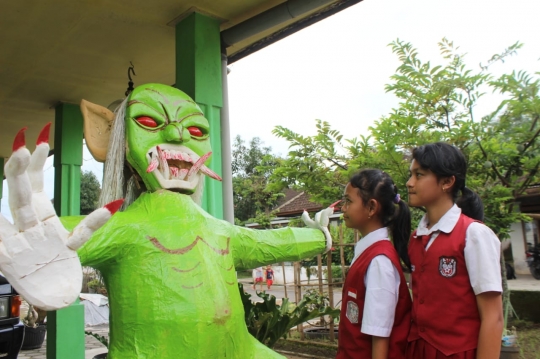 Melihat Pembuatan Ogoh-ogoh untuk Perayaan Nyepi di Malang
