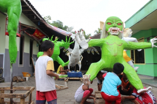 Melihat Pembuatan Ogoh-ogoh untuk Perayaan Nyepi di Malang