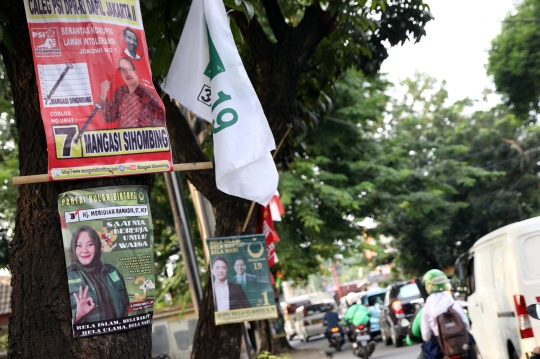 Alat Peraga Kampanye Dipasang Sembarangan di Sudut Ibu Kota