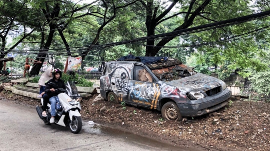 Mobil Patroli Polsek Tanah Abang Terbengkalai di Pinggir Jalan