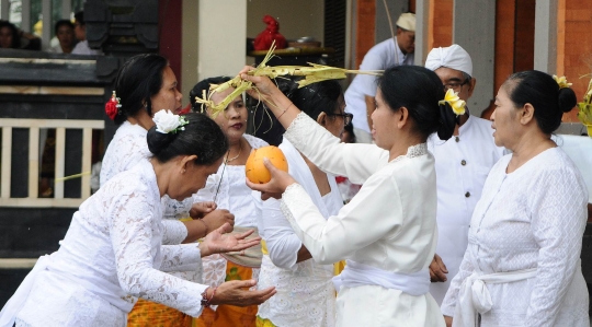 Prosesi Mecaru Menjelang Perayaan Nyepi