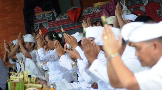 Prosesi Mecaru Menjelang Perayaan Nyepi