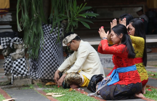 Kekhusyukan Umat Hindu Rayakan Nyepi di Pura Aditya Jaya