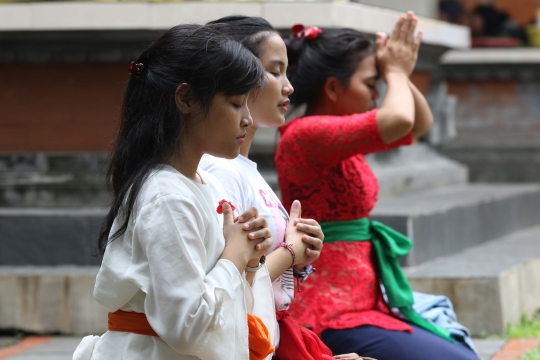 Kekhusyukan Umat Hindu Rayakan Nyepi di Pura Aditya Jaya