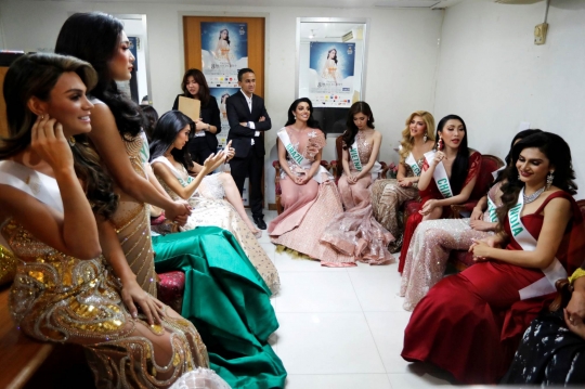 Intip Kontestan LGBT di Balik Panggung Miss International Queen 2019