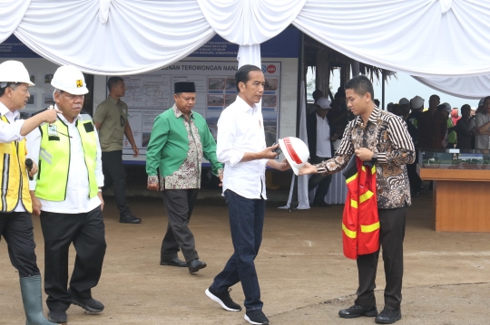 Jokowi Tinjau Proyek Terowongan Nanjung