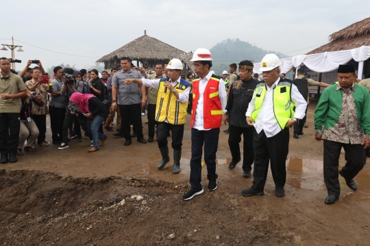 Jokowi Tinjau Proyek Terowongan Nanjung