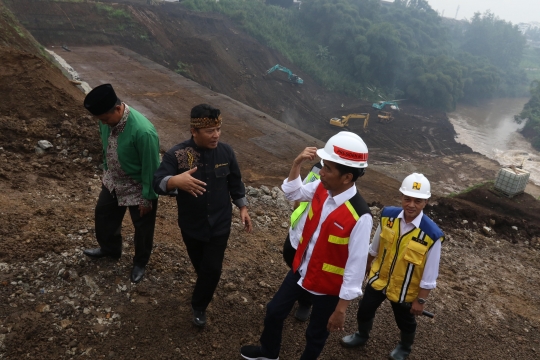 Jokowi Tinjau Proyek Terowongan Nanjung