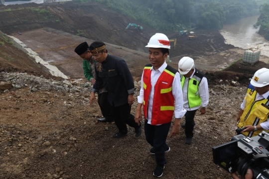Jokowi Tinjau Proyek Terowongan Nanjung