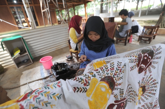 Potret Batik Tulis dan Cetak Khas Betawi yang Masih Bertahan