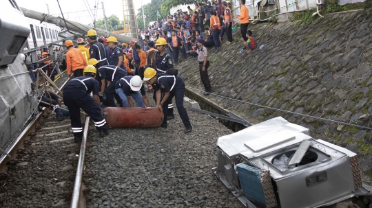 Penampakan Kondisi Terkini KRL Anjlok di Kebon Pedes