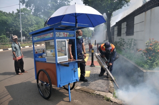 Membasmi Jentik dan Nyamuk DBD dengan Fogging