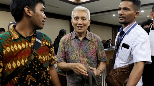 Sekjen dan Bendahara Umum KONI Jalani Sidang Perdana