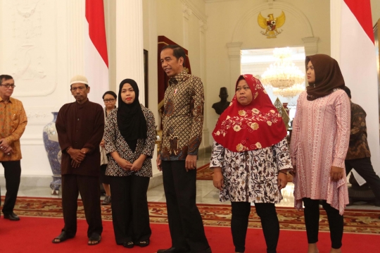 Presiden Jokowi Temui Siti Aisyah di Istana Merdeka