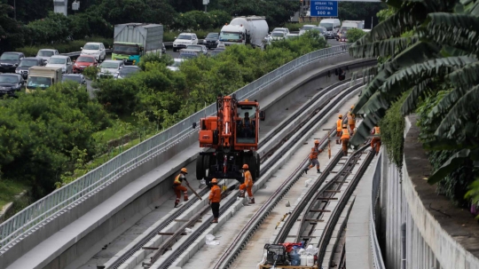 Pembangunan LRT Cawang Cibubur Capai 78 Persen