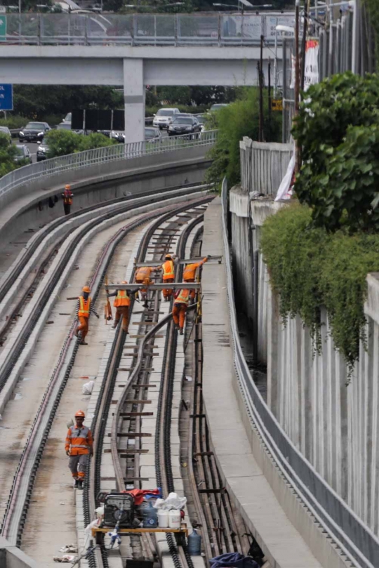 Pembangunan LRT Cawang Cibubur Capai 78 Persen