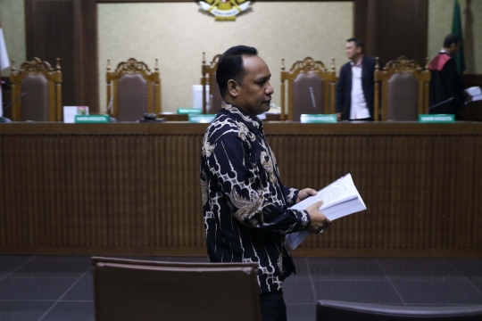 Mantan Bupati Kepulauan Sula Dituntut 12 Tahun Penjara