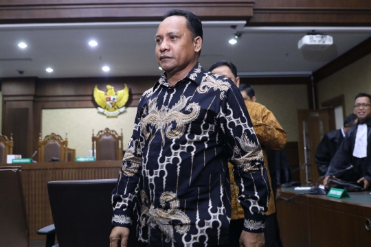 Mantan Bupati Kepulauan Sula Dituntut 12 Tahun Penjara