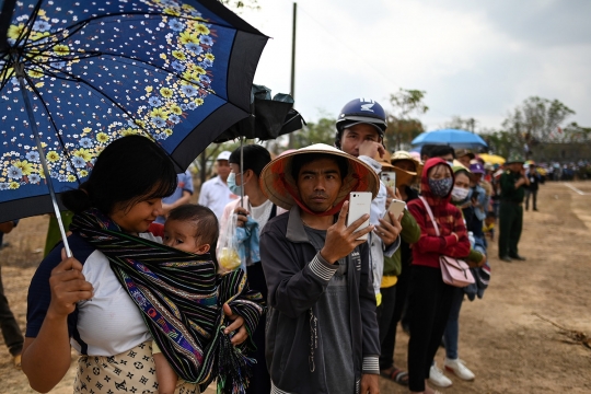 Balap Gajah Vietnam, Antara Sorak Sorai dan Kecaman