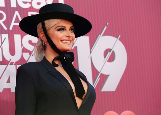 Deretan Penyanyi Cantik di Ajang iHeartRadio Awards 2019