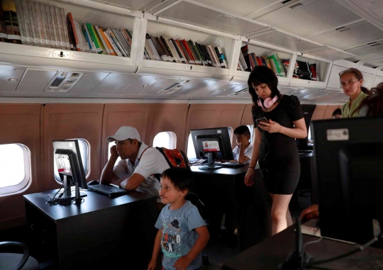 Unik, Pesawat Komersil Uzur Ini Disulap Jadi Perpustakaan