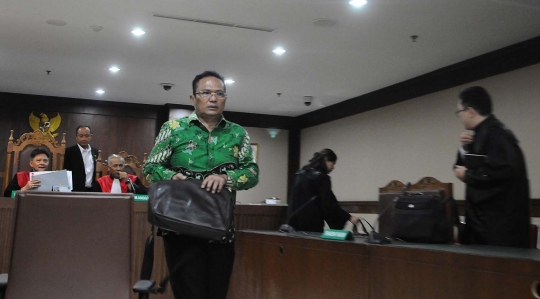 Ekspresi Mantan Manager Merger Pertamina Divonis 8 Tahun Penjara