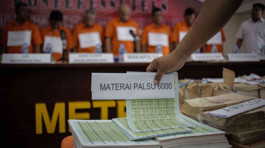 Polda Metro Jaya Ungkap Para Tersangka Pembuat Materai Palsu