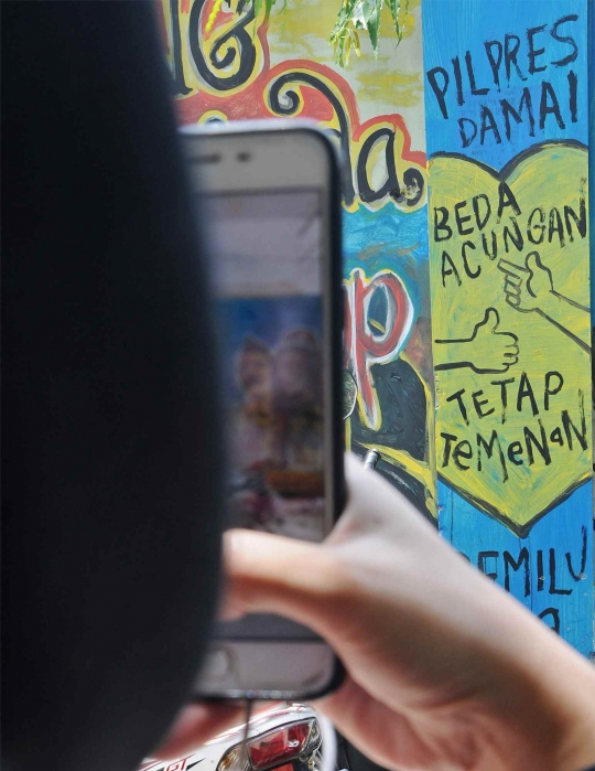 Mural Berbagai Pesan Sambut Pemilu 2019 Bertebaran di Depok