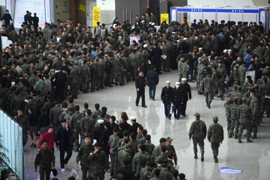 Tugas Militer akan Selesai, Ratusan Tentara Korsel Sibuk Ikut Job Fair