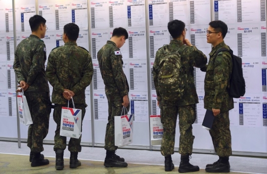 Tugas Militer akan Selesai, Ratusan Tentara Korsel Sibuk Ikut Job Fair