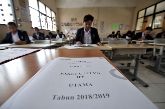 Memantau Ujian Paket C