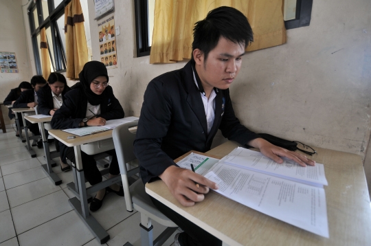 Memantau Ujian Paket C