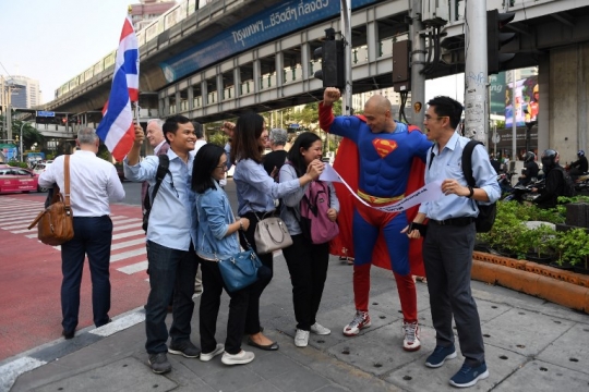 Saat 'Superman' Ajak Warga Thailand Berikan Suara untuk Pemilu