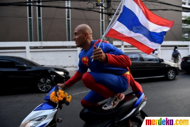 Foto Saat Superman Ajak Warga Thailand Berikan Suara Untuk Pemilu Merdeka Com