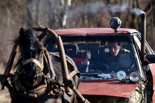 Uniknya Mobil Bertenaga Kuda ala Petani Belarusia
