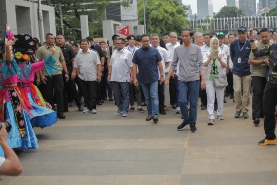 Penampilan Santai Jokowi Saat Resmikan MRT