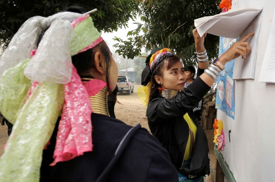 Wanita Berleher Panjang Beri Hak Suara untuk Pemilu Thailand