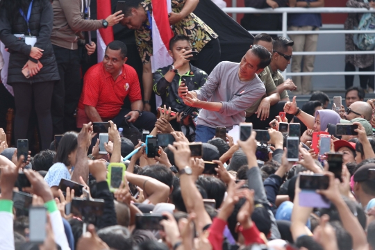 Usai Resmikan MRT, Jokowi Tembus Kerumunan Warga