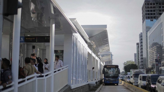 Anies Baswedan Tinjau Halte Busway yang Berintegrasi MRT