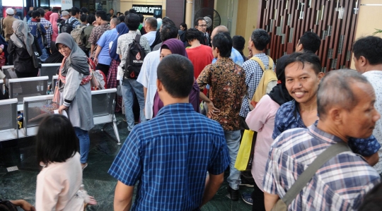 Ribuan Warga Serbu Kantor Kemenhub Daftar Mudik Gratis