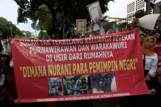 Bawa Piagam, Keluarga Veteran dan Purnawirawan Geruduk KPU