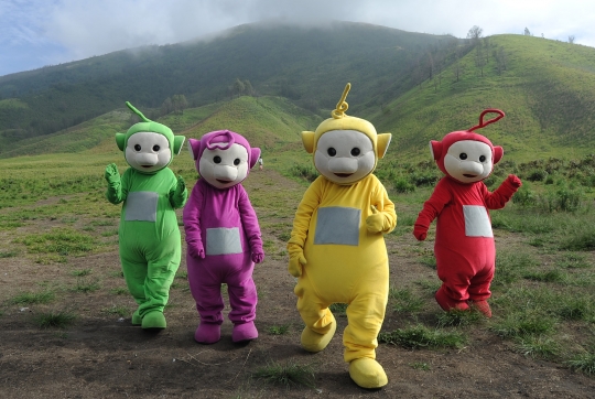 Aksi Teletubies Menghibur Wisatawan Gunung Bromo