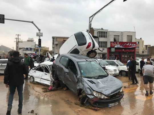 Yang Tersisa dari Bencana Banjir Bandang Menerjang Iran