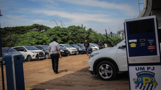 Park and Ride Lebak Bulus Mulai Dipenuhi Pengguna MRT