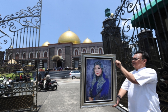 Pemakaman Pendiri Masjid Kubah Emas Depok