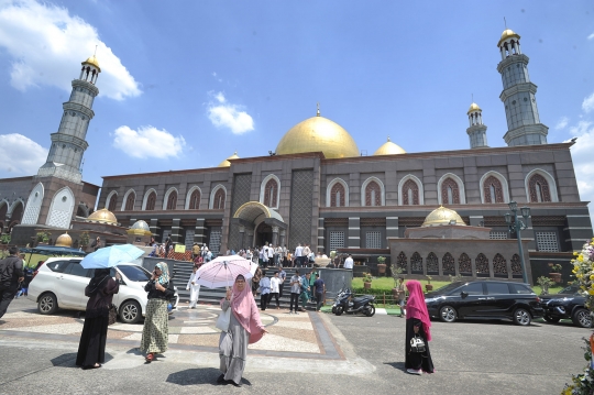 Pemakaman Pendiri Masjid Kubah Emas Depok